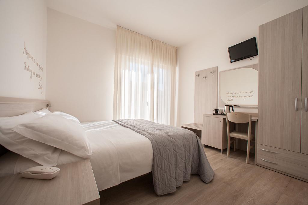 Hotel Anny Lido di Jesolo Buitenkant foto